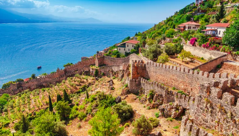 Wakacje Riwiera Turecka, Alanya, atrakcje turystyczne, widok na miasto i Morze Śródziemne