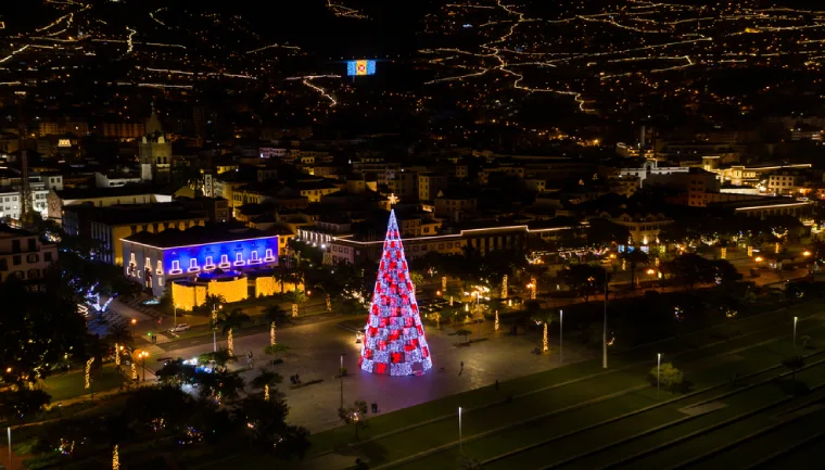 Boże Narodzenie na Maderze, zima na Maderze, choinka nocą