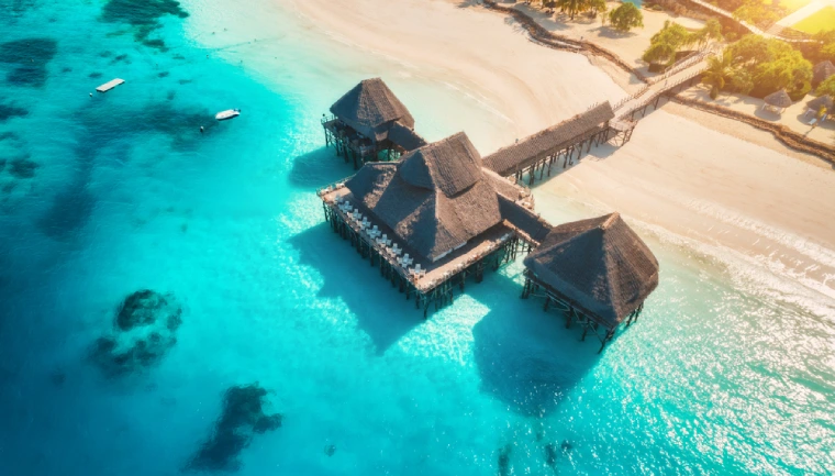 Piękna plaża i bungalow na Zanzibarze