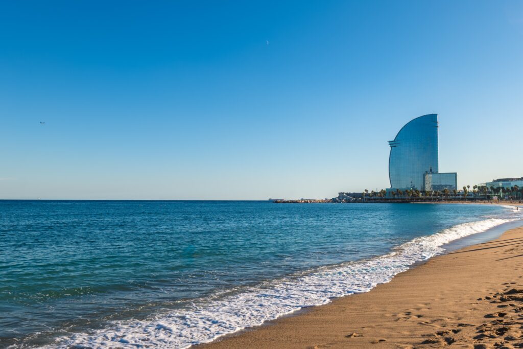 Barcelona - plaża na każdym kroku. Top 10 najlepszych plaż w stolicy Katalonii 6 Plaża Sant Miquel
