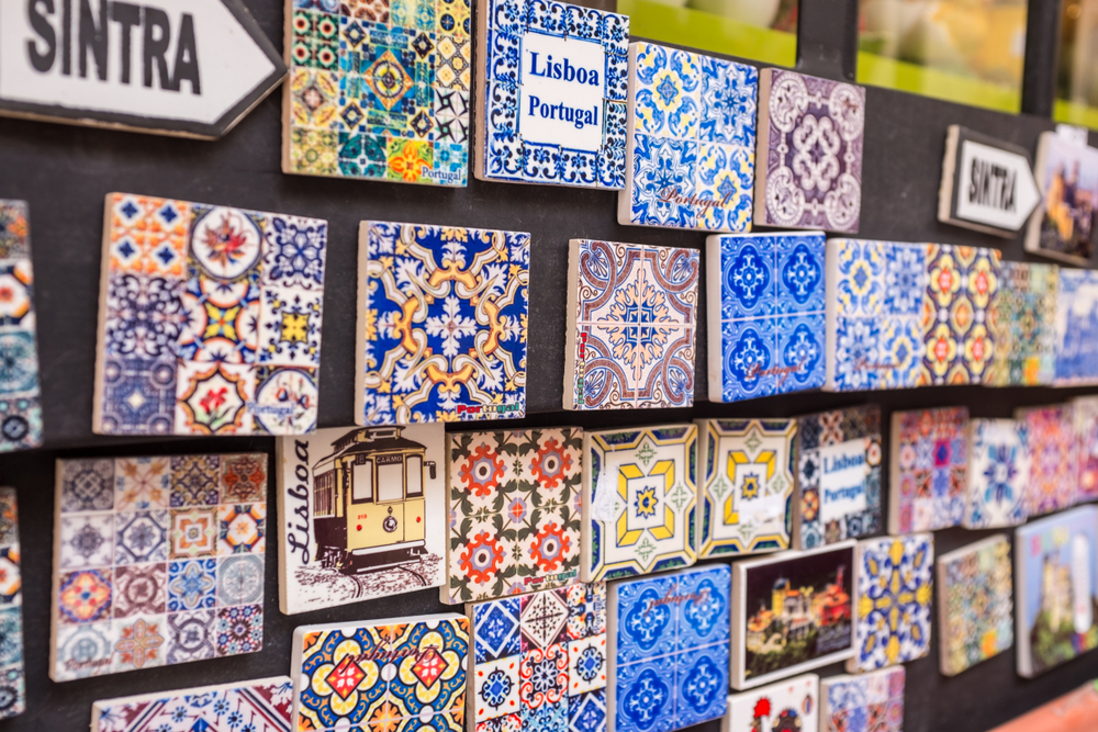 Co przywieźć z Portugalii? Najpiękniejsze i najciekawsze pamiątki z podróży 4 Co przywieźć z Portugalii - ceramiczne płytki