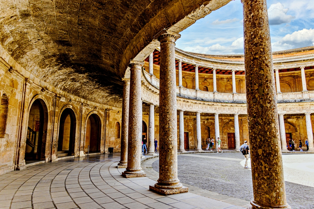 Alhambra Granada - dziedziniec