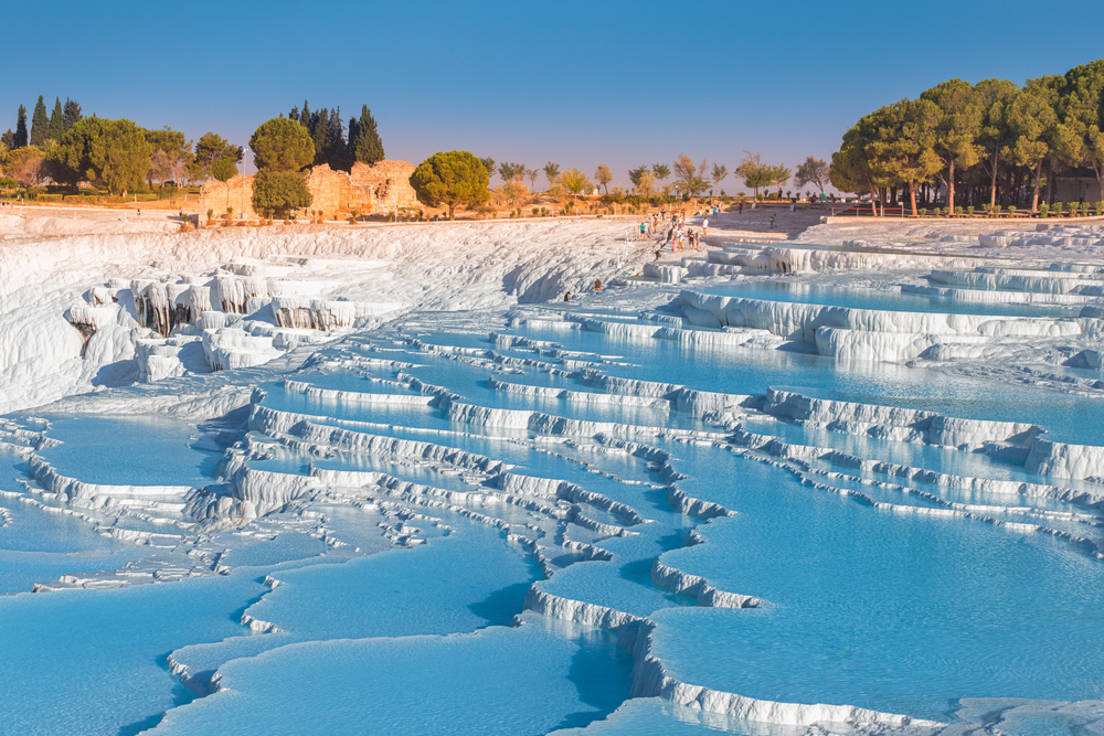 Pamukkale Turcja – co zobaczyć? Praktyczny przewodnik 6 Jak zwiedzac Pamukkale Najwazniejsze informacje przed wizyta Blog | Biuro turystyczne TUI