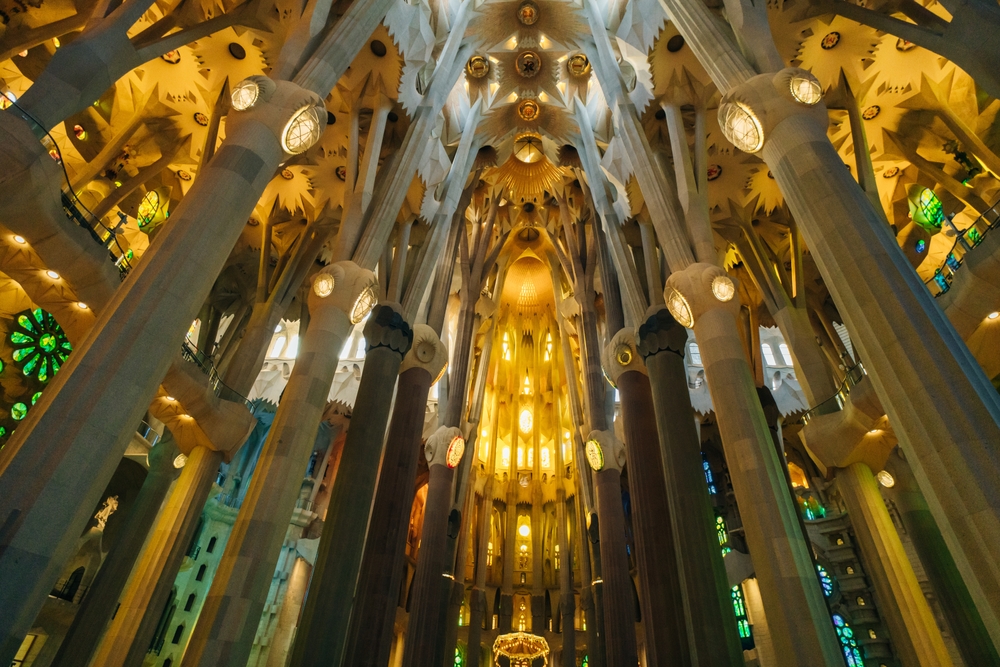 Bazylika Sagrada Familia - wnętrze