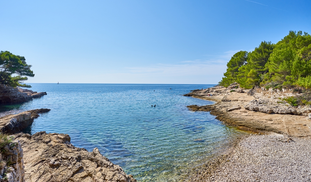 Plaża Cyklońska w Puli na Chorwacji.