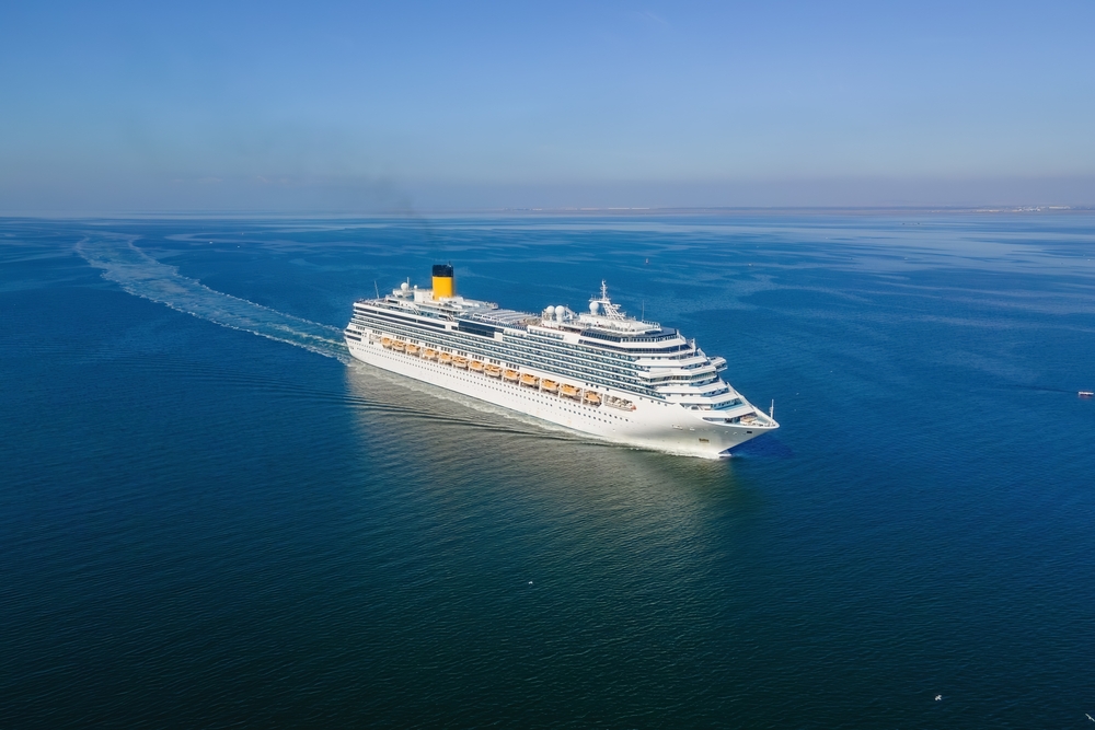 Rejs po Morzu Śródziemnym: Odkryj najciekawsze trasy 4 Rejs po morzu śródziemnym - morze