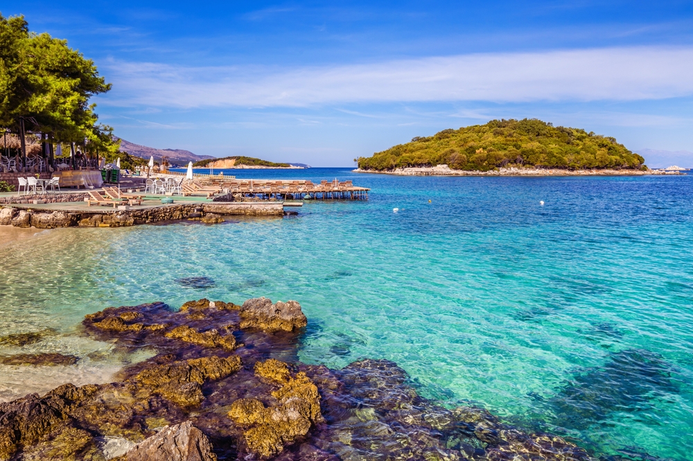 Czy do Albanii potrzebny jest paszport? Wymagania na 2025 rok 4 Czy do Albanii potrzebny jest paszport - morze