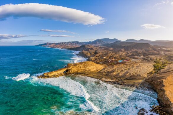 Teneryfa czy Fuerteventura? To pytanie, które zadają sobie turyści przed wakacjami na Wyspach Kanaryjskich.