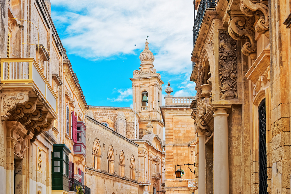 Mdina zachwyca turystów swoją niezwykłą architekturą i pięknymi zabytkami.
