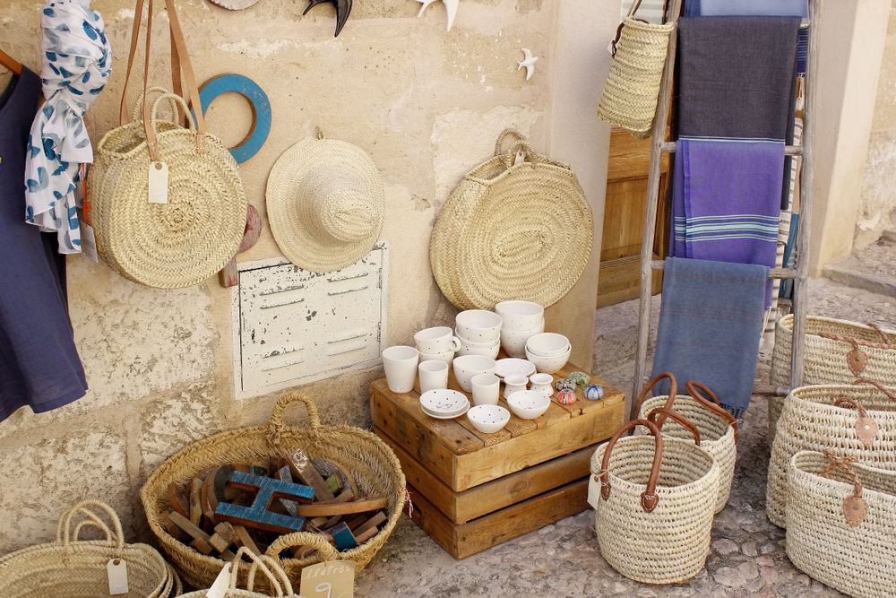 Pamiątki z Majorki – co kupić, aby zatrzymać wspomnienia z wyspy słońca? 6 Pamiątki z Majorki - gdzie ich szukać?