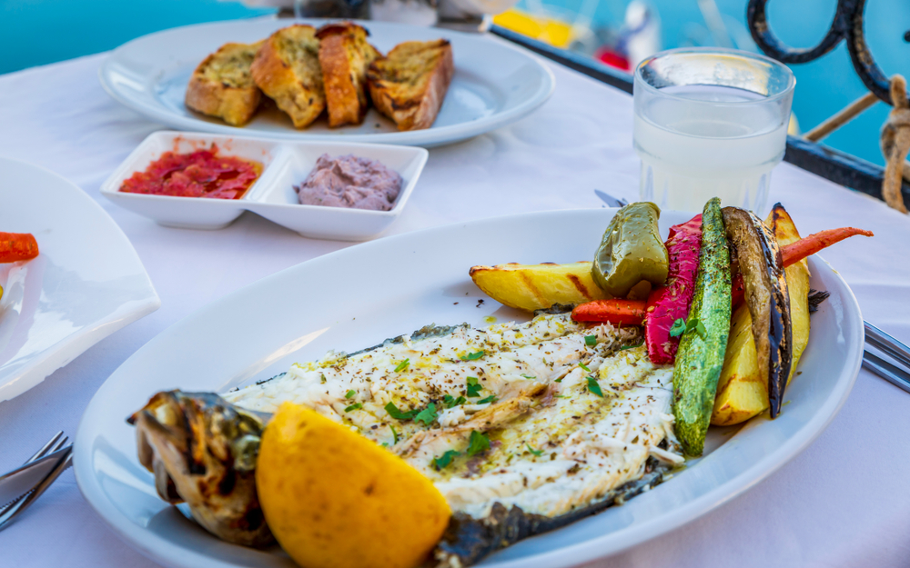 Smaki Krety obejmują różnorodne ryby i owoce morza.