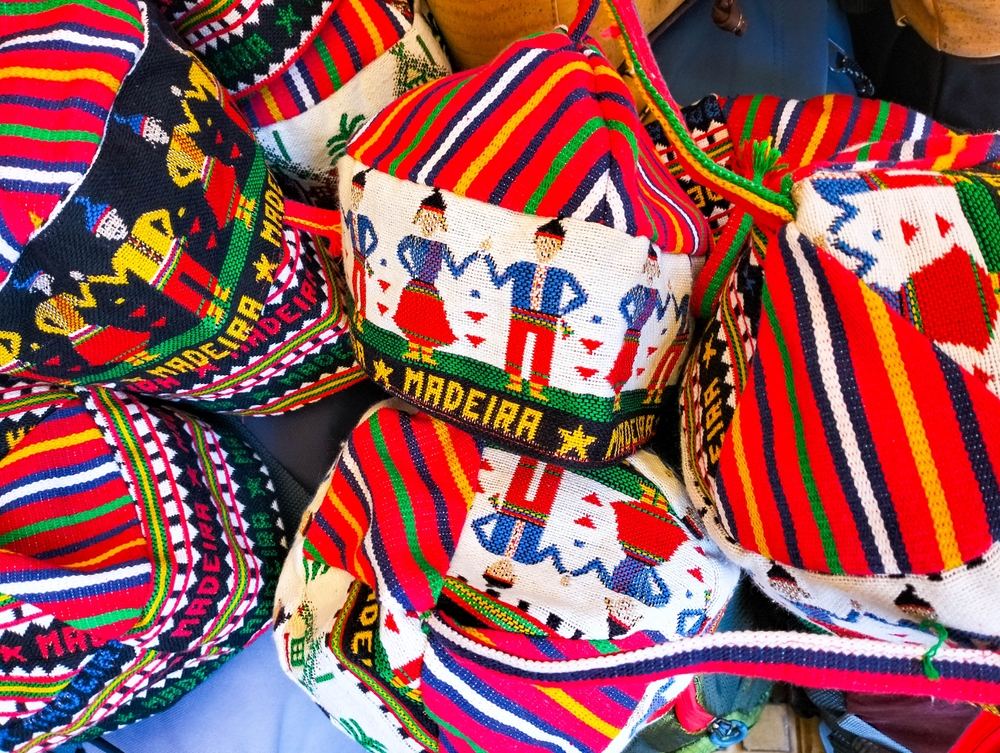 Najlepsze pamiątki z Madery to także tradycyjne czapki z wełny.