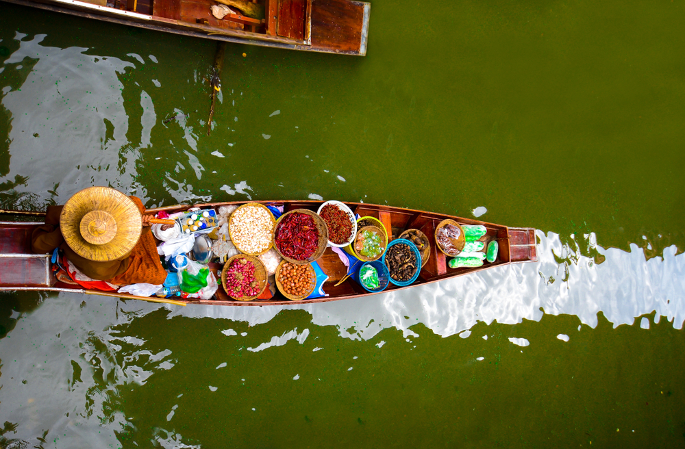Pamiątki z Tajlandii pozwalają odtworzyć smaki wakacji we własnym domu.