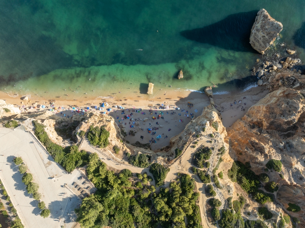 Najpiękniejsze plaże w Portugalii - Praia da Marinha
