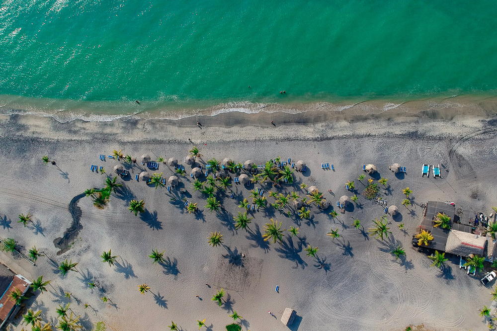 Playa Blanca – atrakcje z widokiem na sąsiednią Fuerteventurę 5 Widok na plażę w okolicy Playa Blanca.