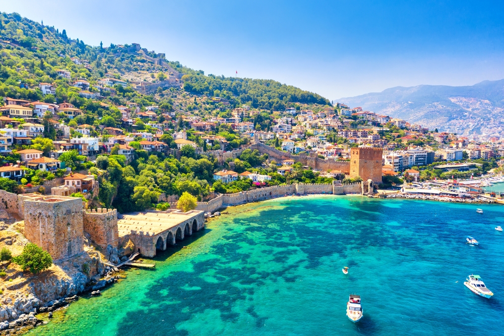 Gdzie na wakacje we wrześniu? Najlepsze kierunki na jesień 48 Wybrzeże miejscowowości Alanya w Turcji.