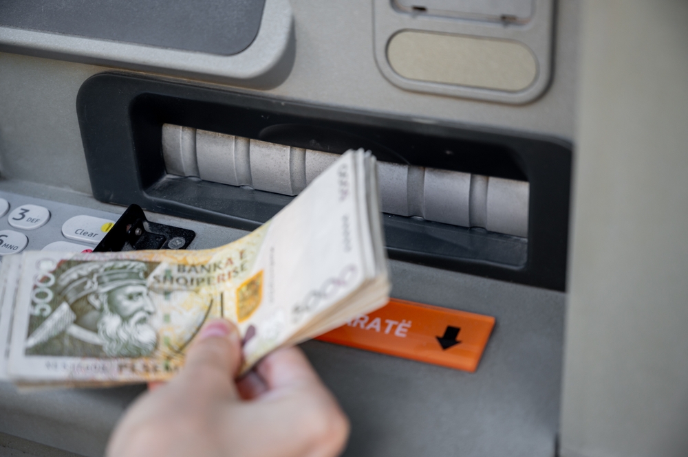 Waluta w Albanii 2026 – lek czy euro? 20 Lek czy euro jaka walute zabrac co sprawdzi sie lepiej Blog | Biuro turystyczne TUI