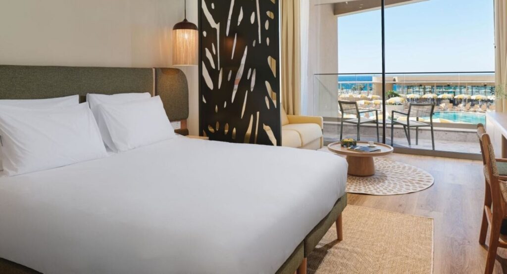Nalu Latchi - Leonardo Limited Edition: nowy luksusowy hotel na Cyprze 17 Hotel na Cyprze - Nalu Latchi - komfortowe pokoje