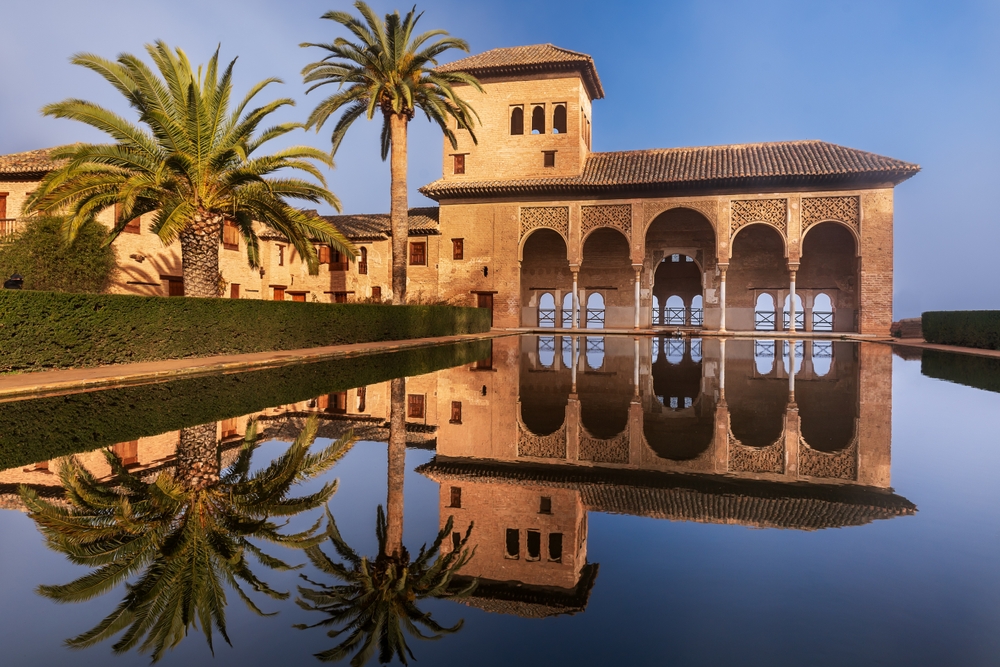 Część kompleksu fortecznego Alhambra w Grenadzie.