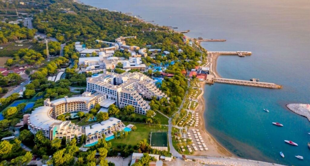 Hotele Rixos w Turcji – polecane obiekty w luksusowym stylu 24 Hotele w Turcji - Rixos Sungate – The Land of Legends Theme Park Free Access