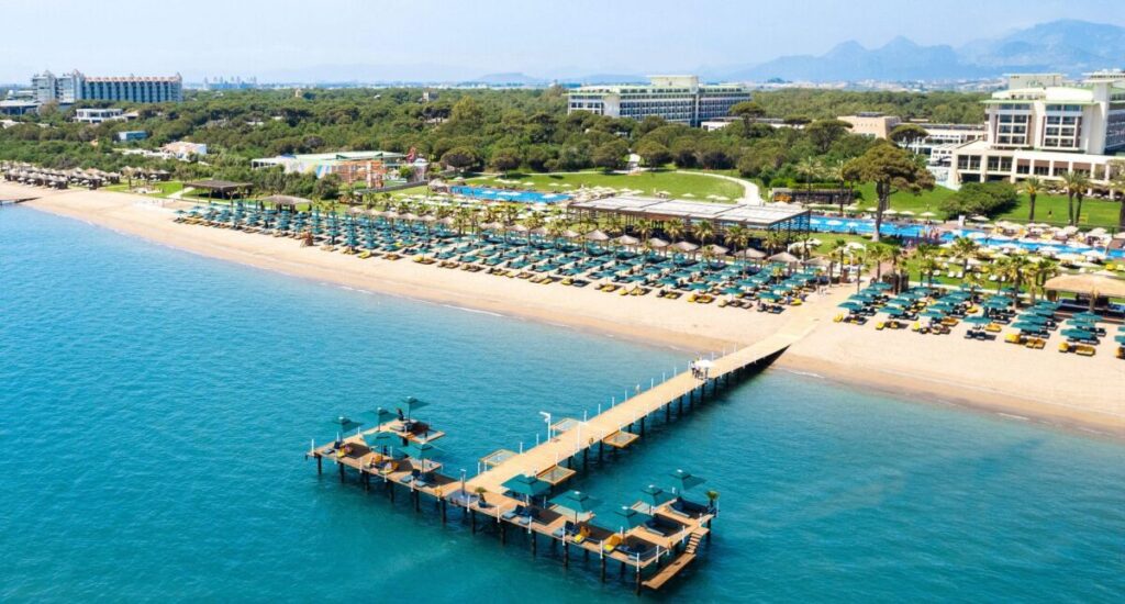 Hotele Rixos w Turcji – polecane obiekty w luksusowym stylu 31 Hotele w Turcji - Rixos Premium Belek – The Land of Legends Theme Park Free Access