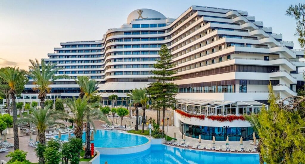 Hotele Rixos w Turcji – polecane obiekty w luksusowym stylu 25 Rixos Downtown Antalya – The Land of Legends Theme Park Free Access